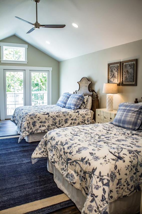 Lakeside Studio Condo (2 Queen)