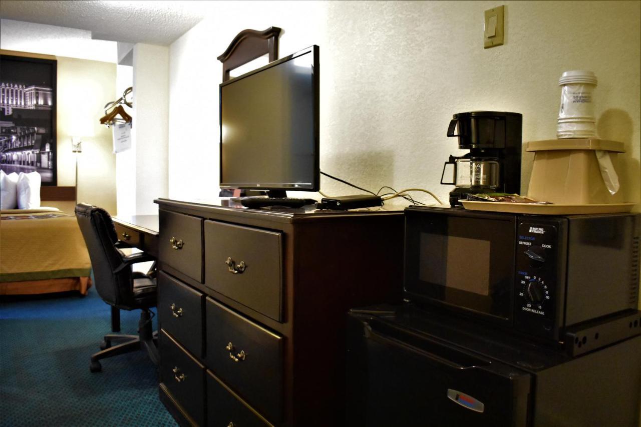Deluxe Room with One Double Bed and Sofa Sleeper - Non-Smoking