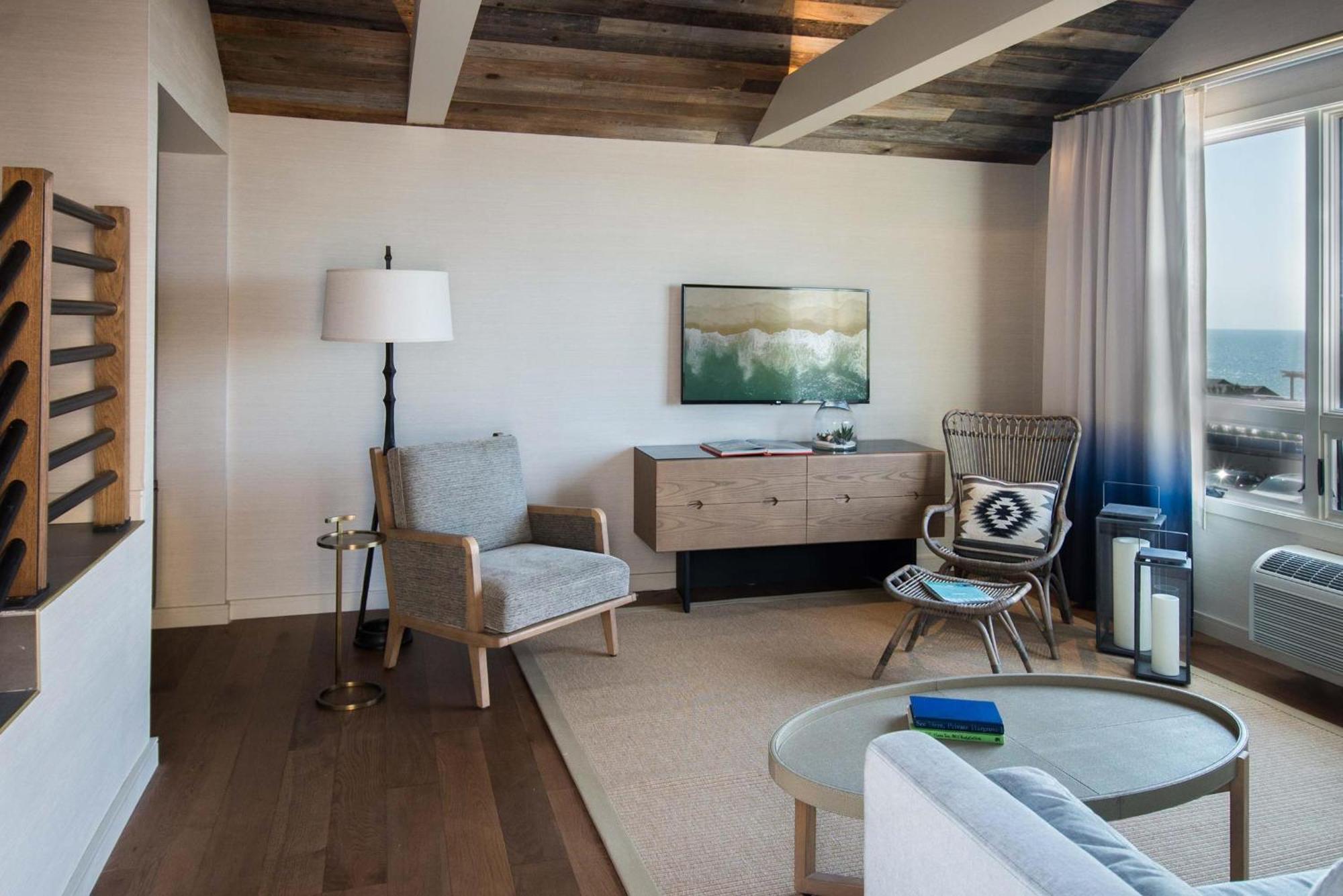 Partial Ocean View One Bedroom Suite