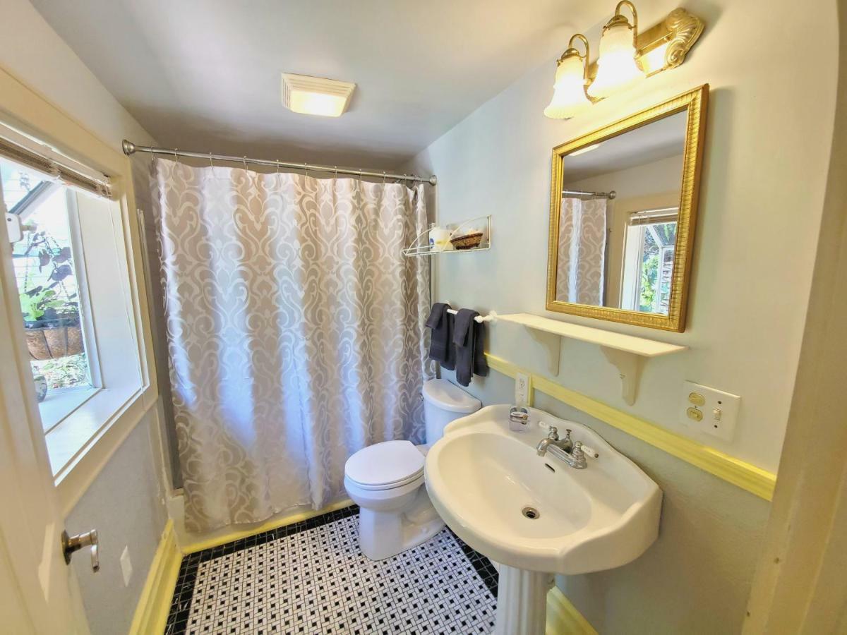 Queen Room with Pool View