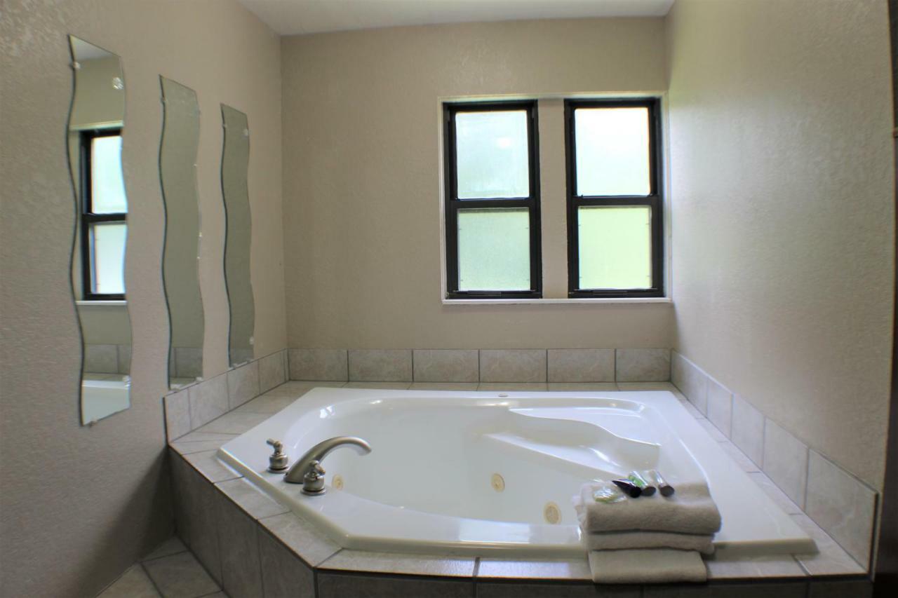 Deluxe King Room with Mountain View and Jacuzzi,1037411224:JPEG