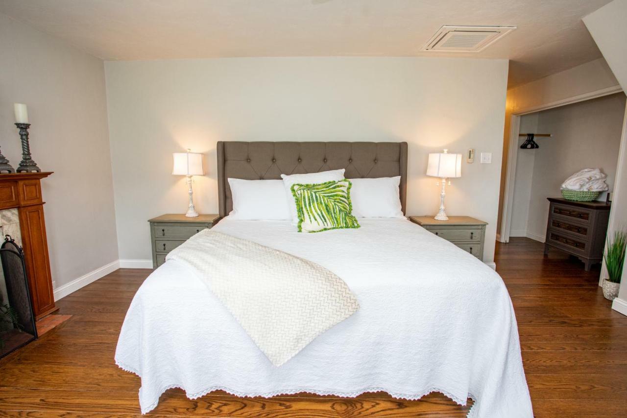 Chardonnay Suite,827092043:JPEG