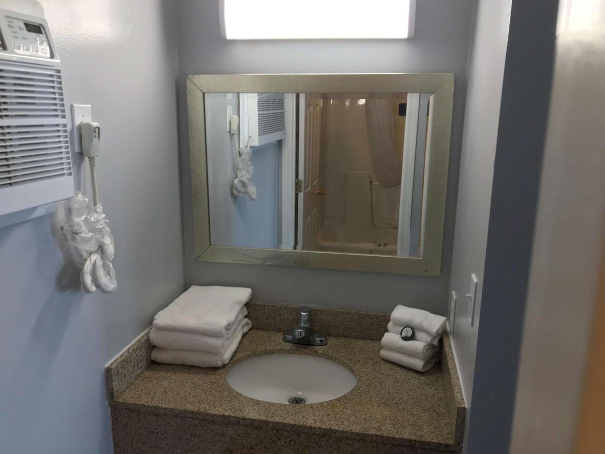 King Room with Whirlpool,843700415:JPEG