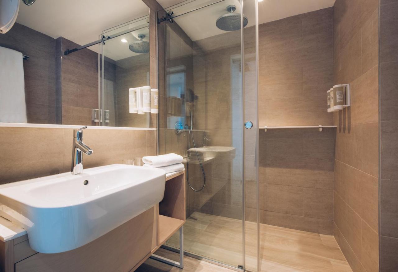 Double Priority Location Room with Sea View