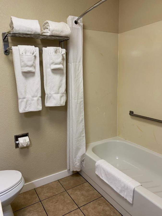 Queen Room with Two Queen Beds,926847220:JPEG