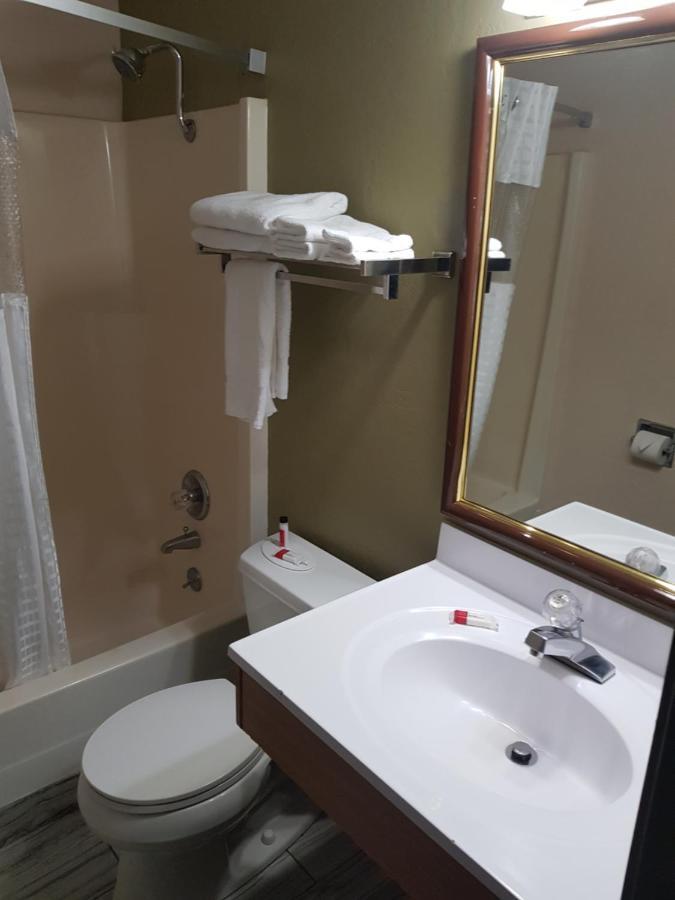 Queen Room - Pet Friendly/Non-Smoking