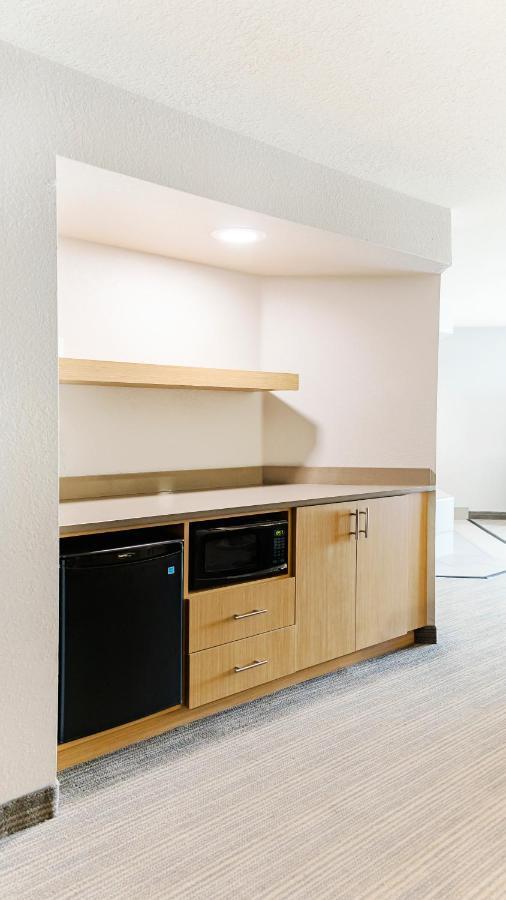 King Suite with Whirlpool and Sofa Bed - Non-Smoking