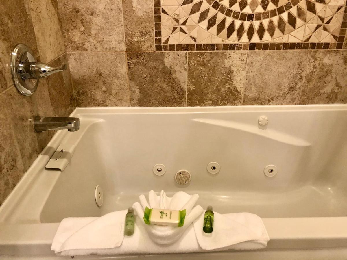 Deluxe King Spa Room