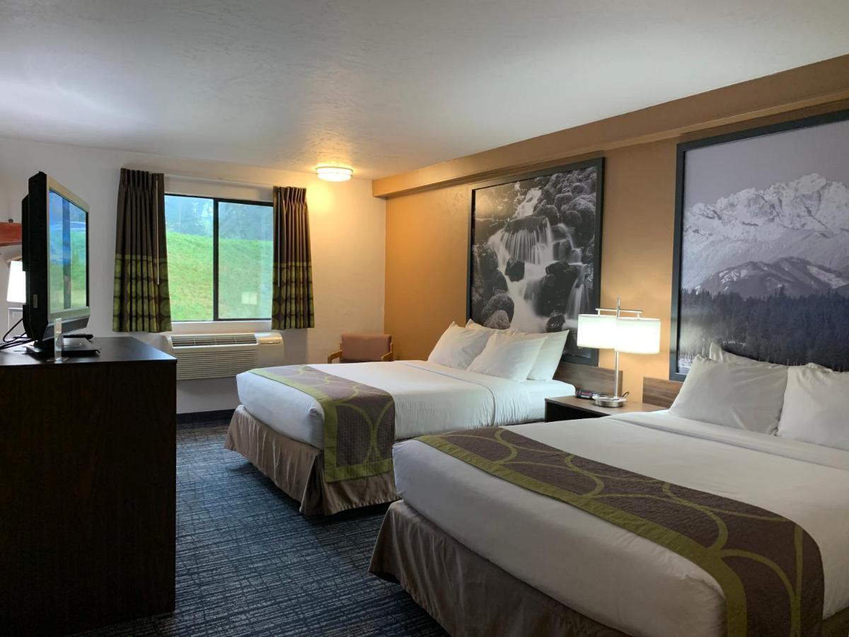 Deluxe Queen Room with Two Queen Beds - Non-Smoking,1217069086:JPEG