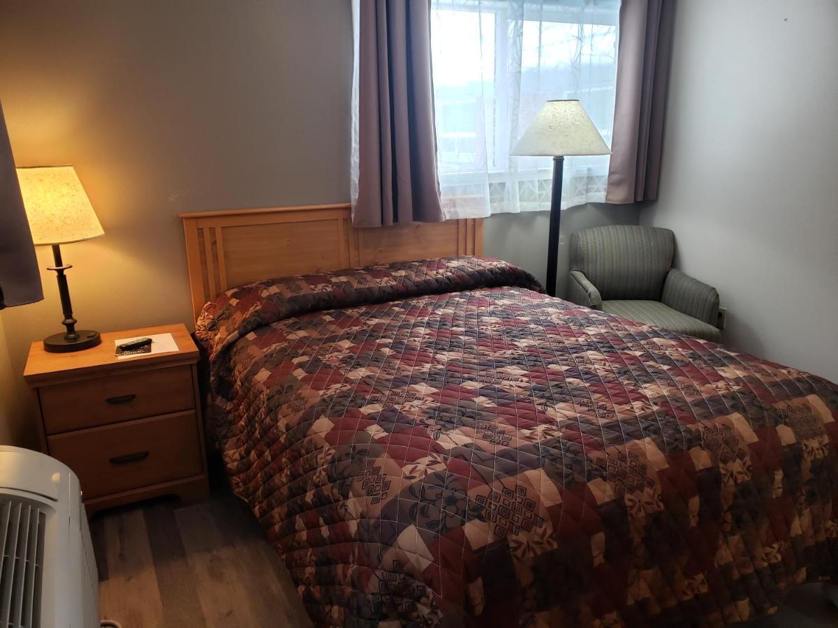 Queen Studio,960916987:JPEG