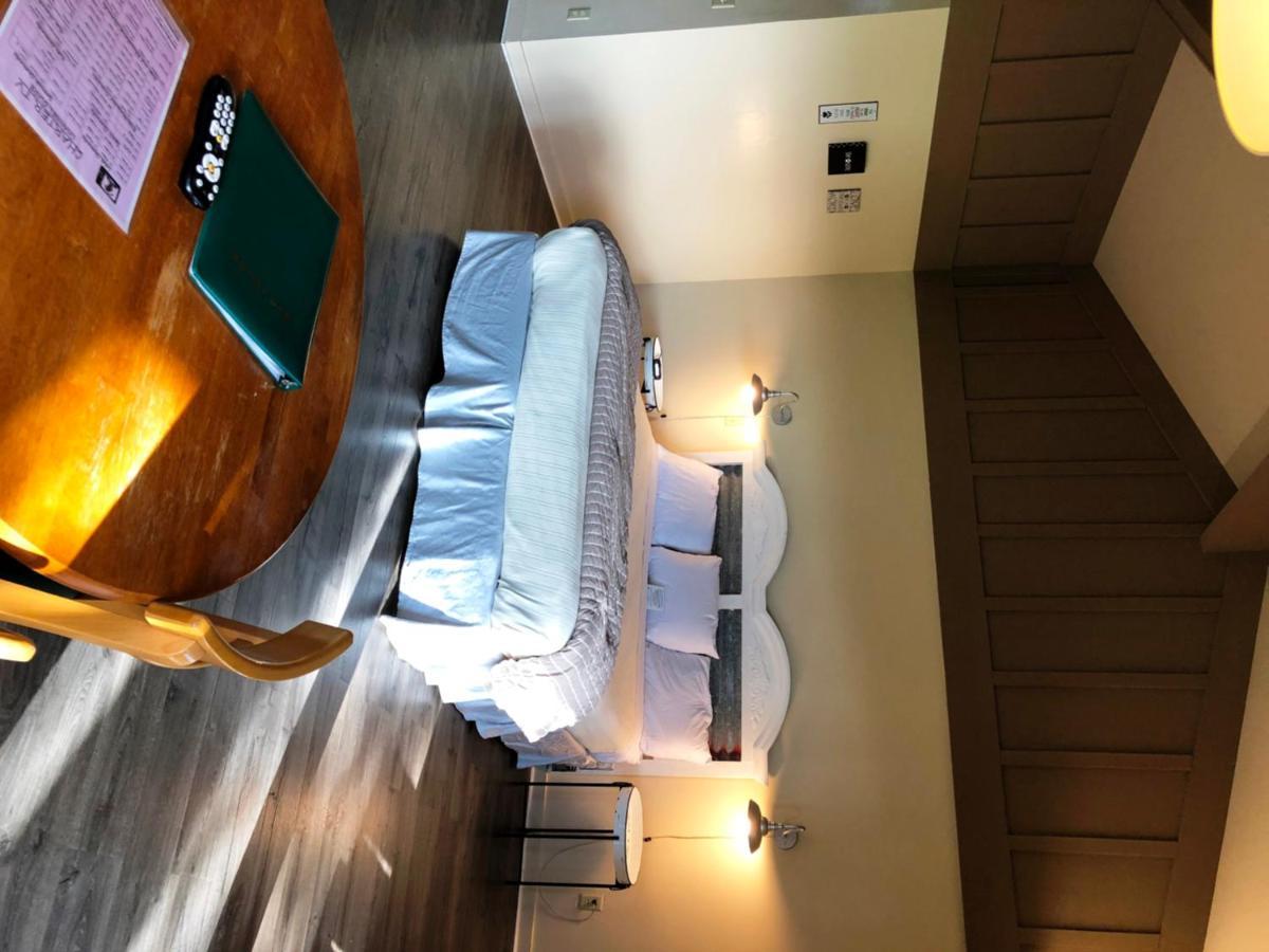 King Room - Pet Friendly,974807350:JPEG