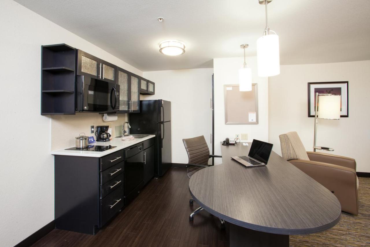 King Studio Suite with Mobility Accessible Roll-In Shower/Non-Smoking