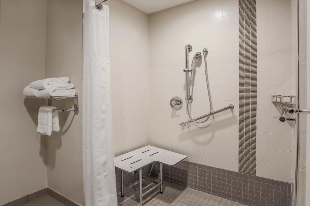 Queen Room with Two Queen Beds, Sofa Bed and Accessible Tub