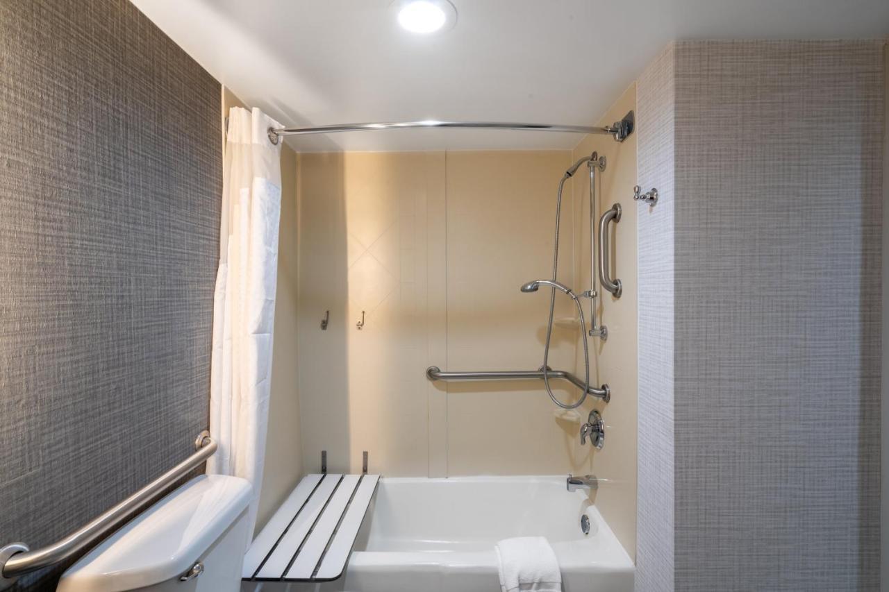 King Room - Mobility Access/Hearing Accessible