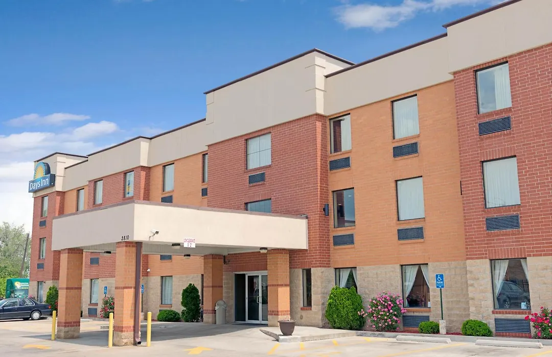 Days Inn By Wyndham Downtown St. Louis-1