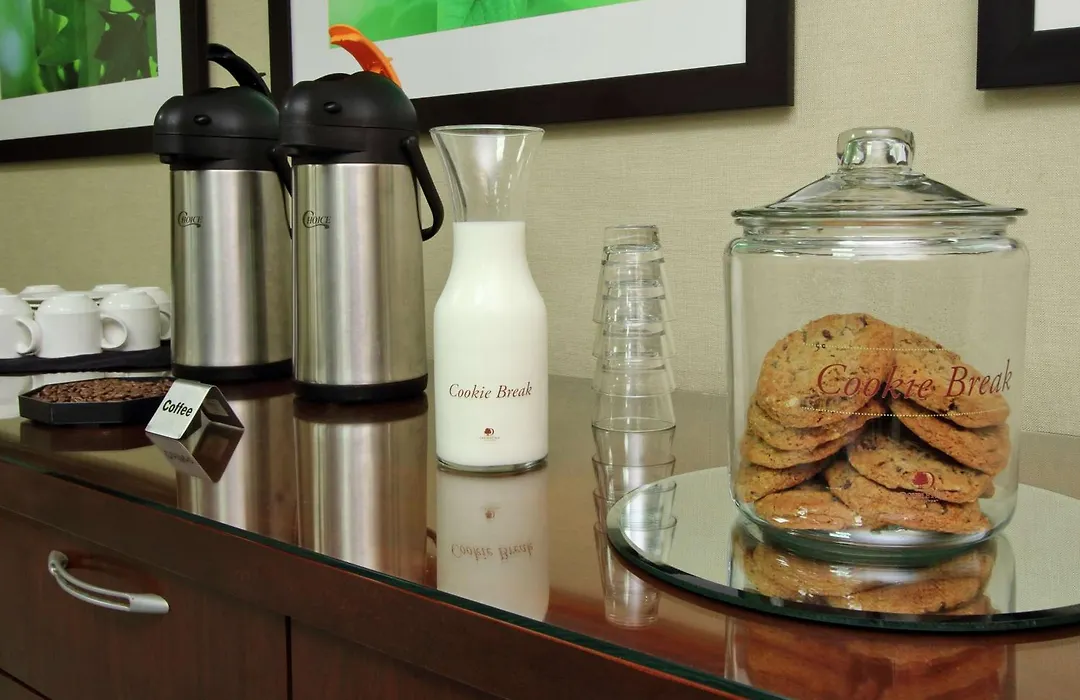 Doubletree By Hilton Newark-1