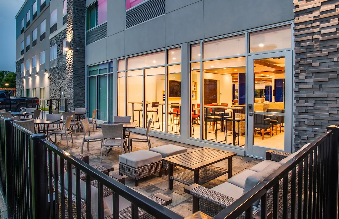 Hilton Garden Inn Denton-1