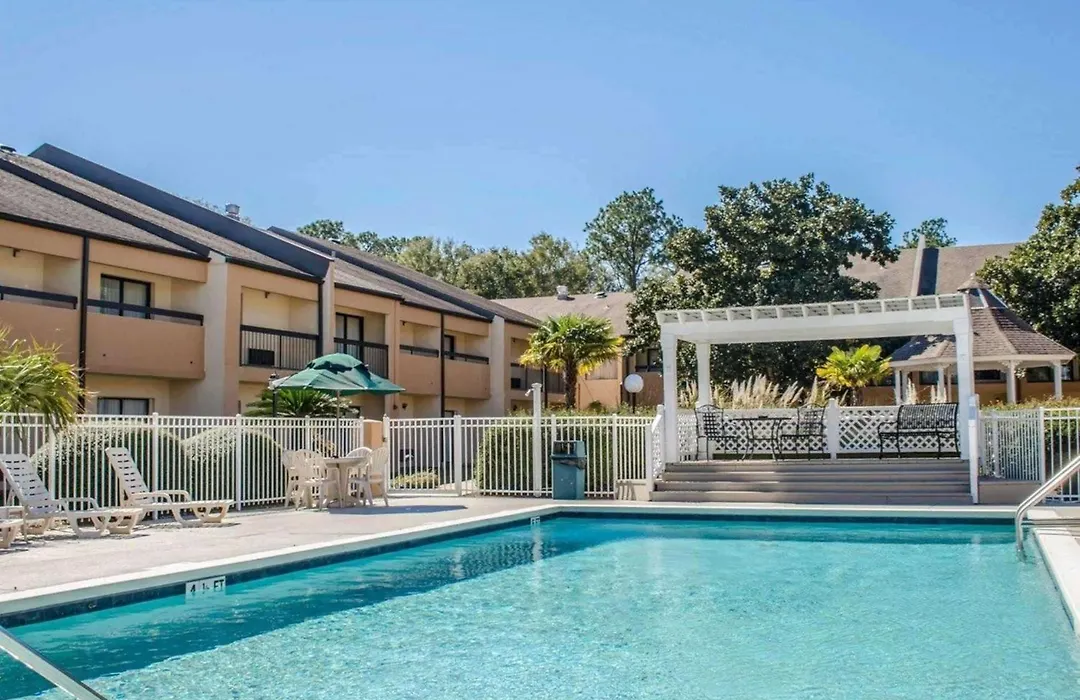 Quality Inn & Suites Pensacola Bayview-1