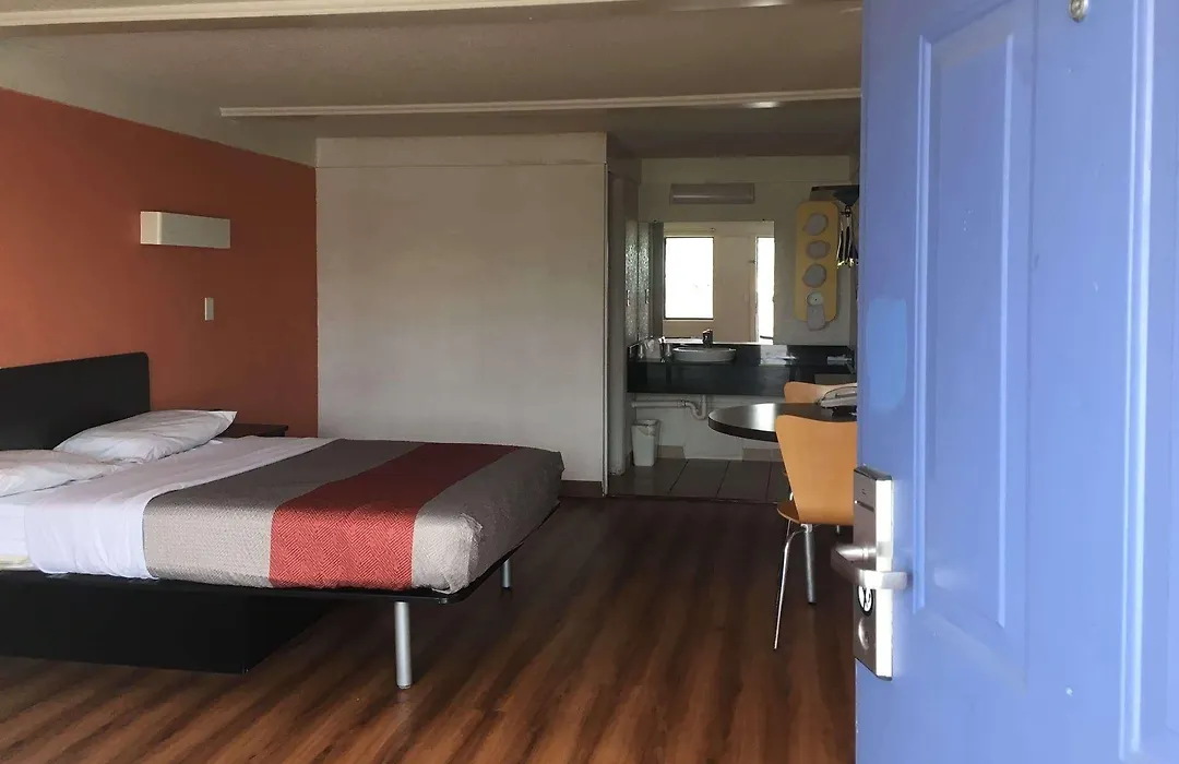 Travelodge By Wyndham Benton Harbor Mi-1