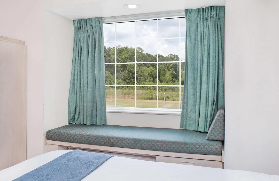 Microtel Inn & Suites By Wyndham Broken Bow-1