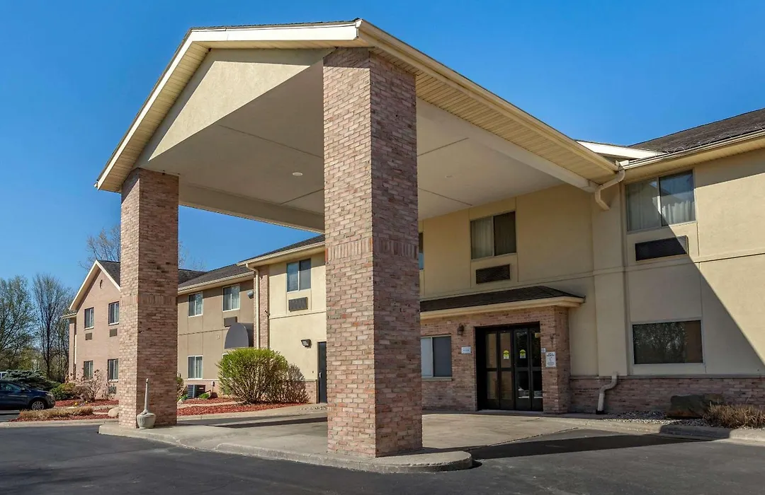 Comfort Inn & Suites Paw Paw-1