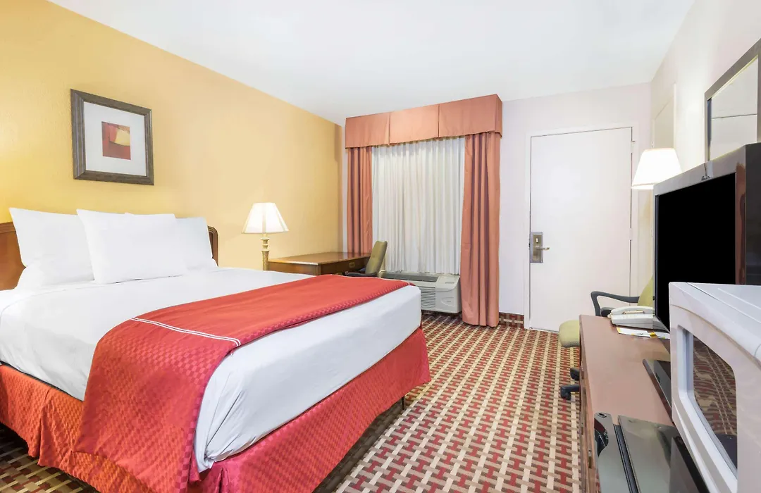Days Inn By Wyndham Ottawa-1