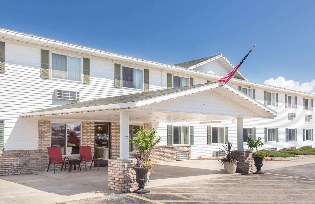 Super 8 By Wyndham Escanaba-1