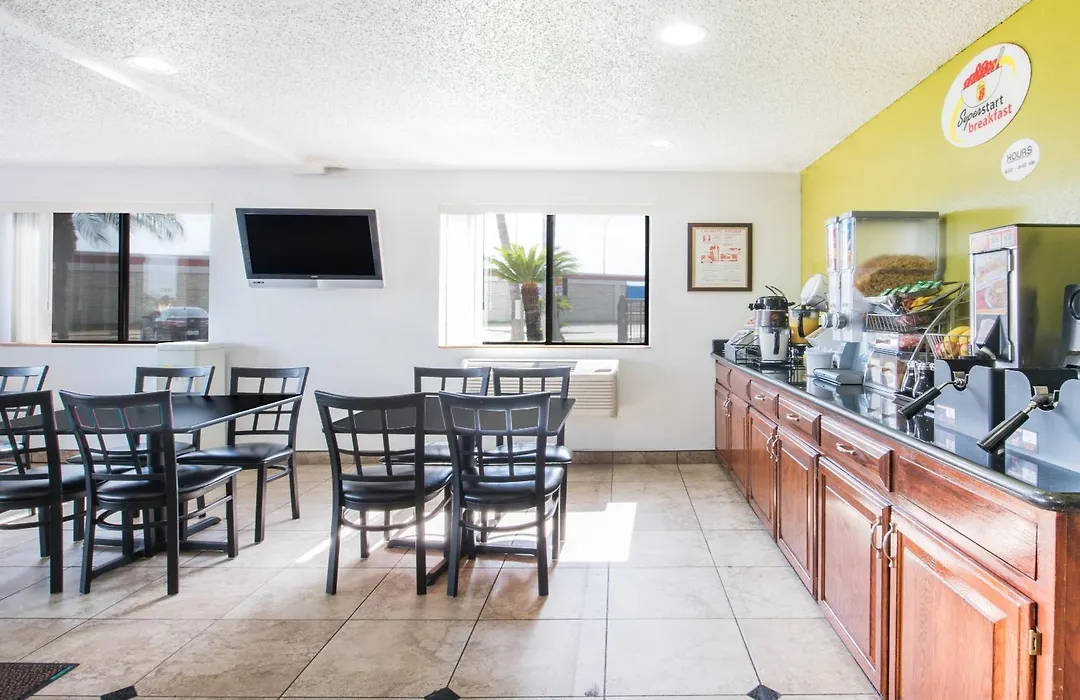 Super 8 By Wyndham Harlingen Tx-1