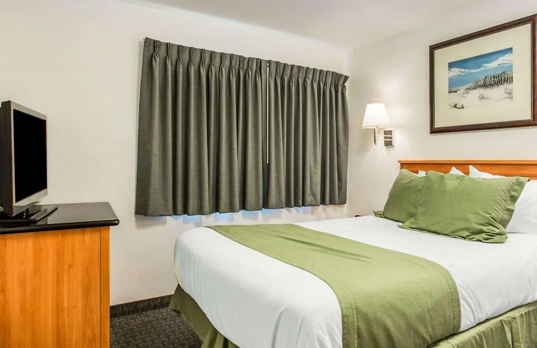 Rodeway Inn Newport-1