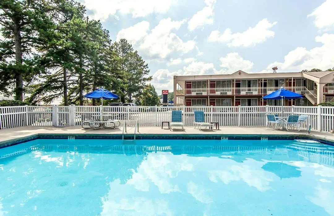 Econo Lodge Cleveland-1