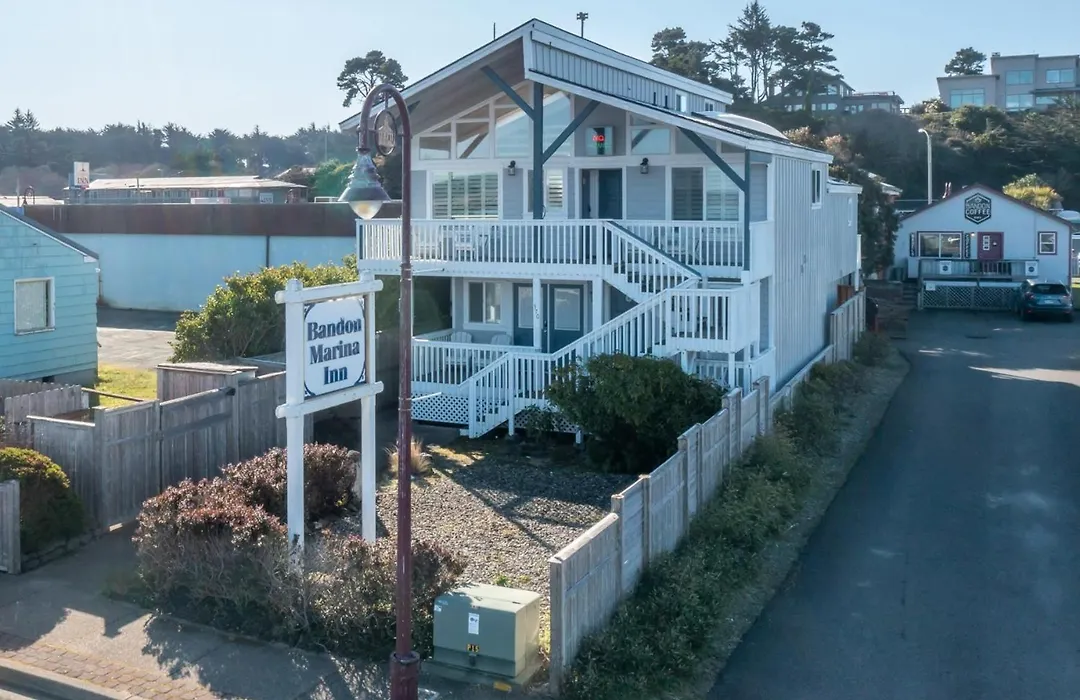 Bandon Marina Inn-1