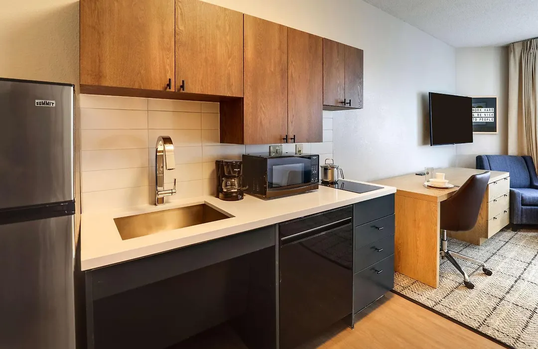Sonesta Simply Suites Miami Airport Doral-1