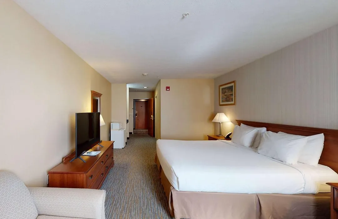 Ramada By Wyndham Strasburg - Shenandoah Valley-1
