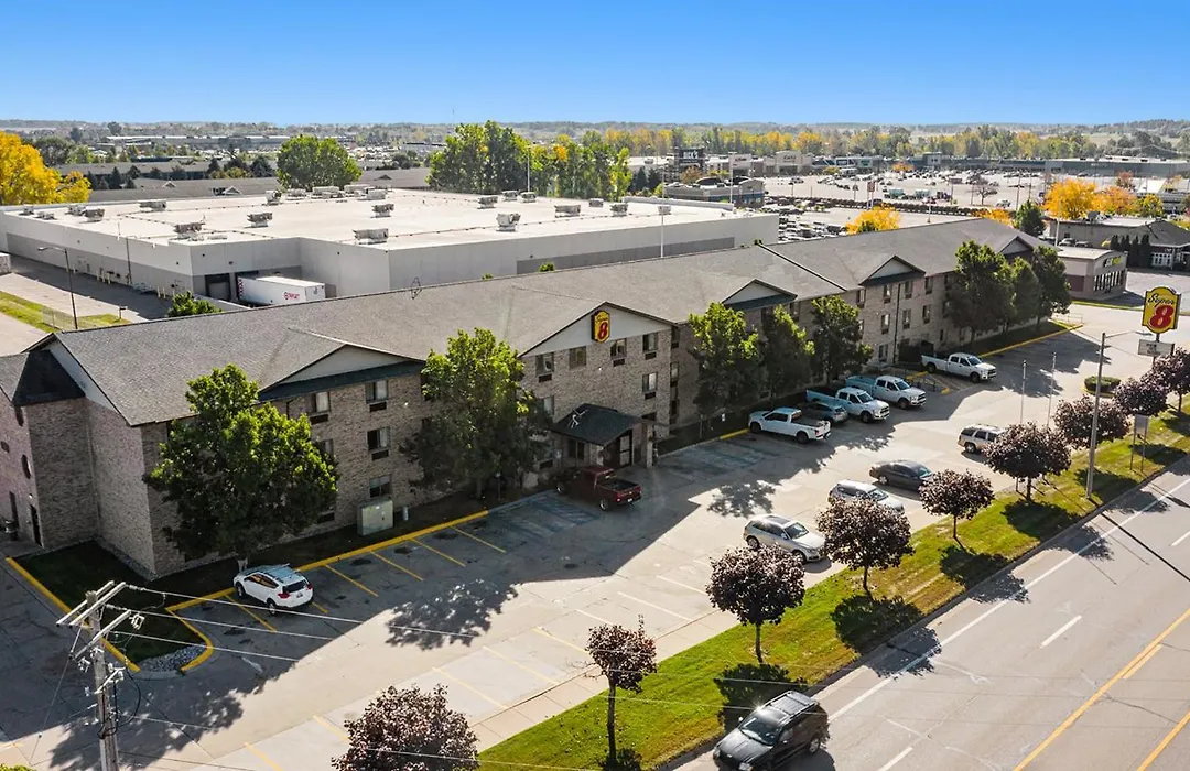 Super 8 By Wyndham Mt. Pleasant-1