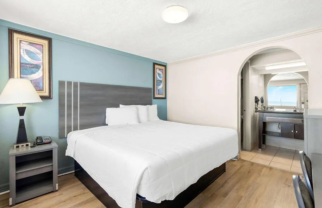 Econo Lodge Galveston Seawall-1