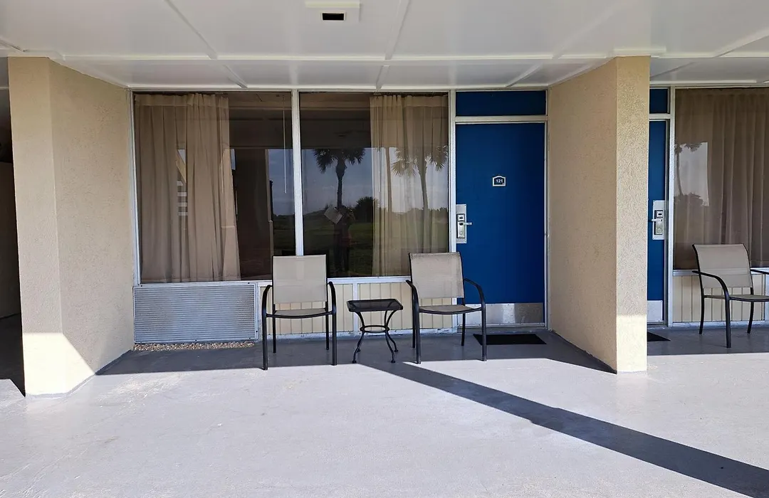 Days Inn & Suites By Wyndham Jekyll Island-1