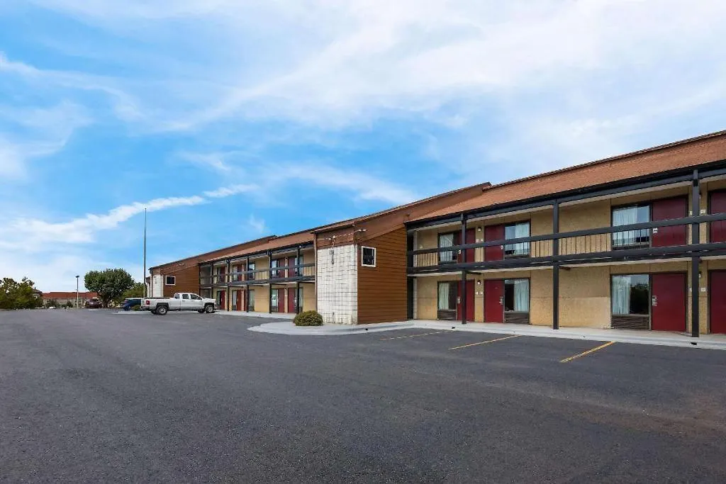 Econo Lodge-1