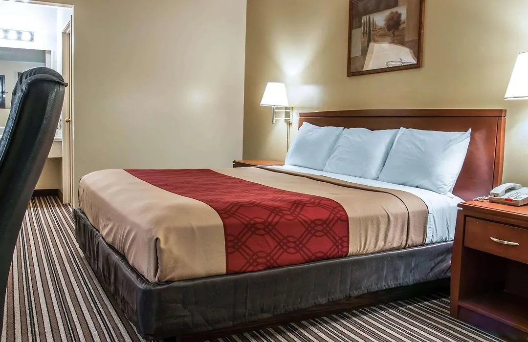 Econo Lodge Paw Paw-1