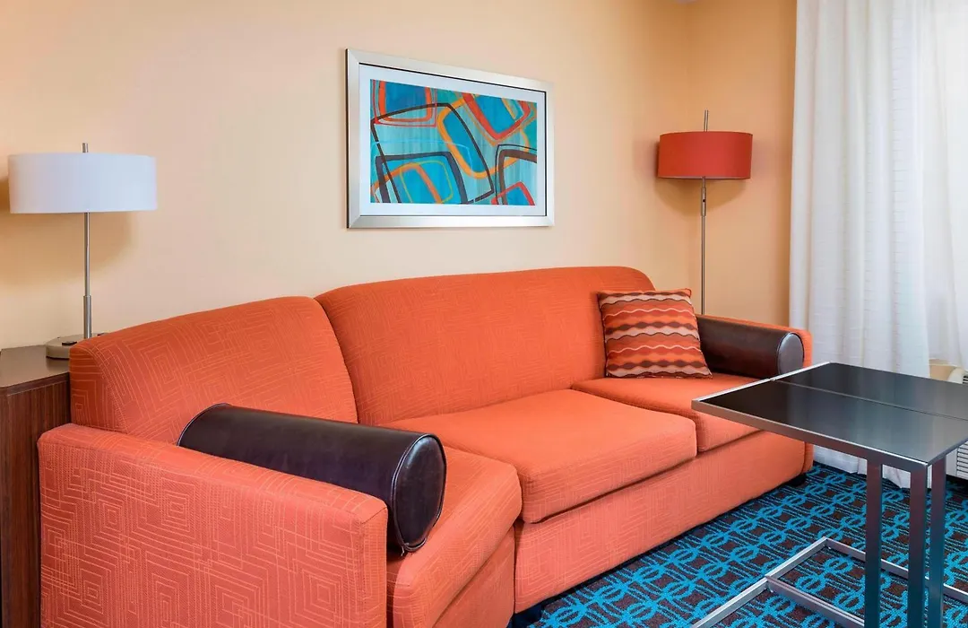 Fairfield Inn & Suites Lincoln-1