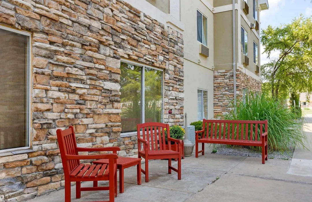 Comfort Inn & Suites Pittsburg Ks-1