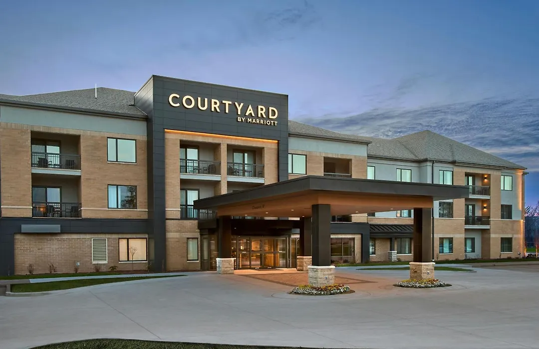 Courtyard Wausau-1