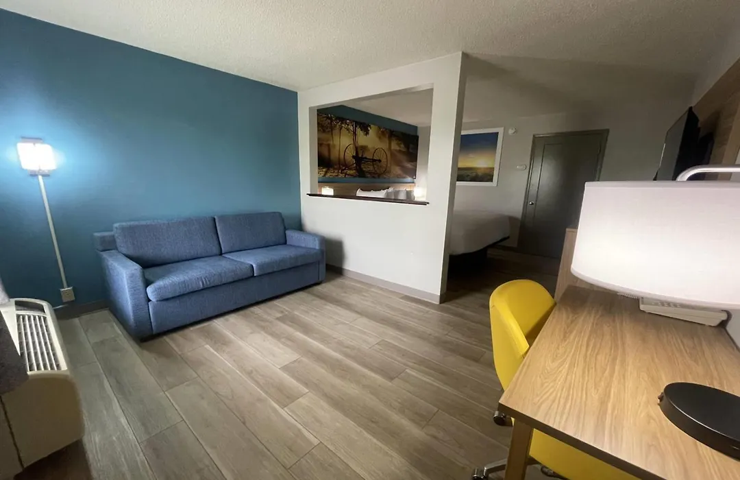 Days Inn & Suites By Wyndham York-1
