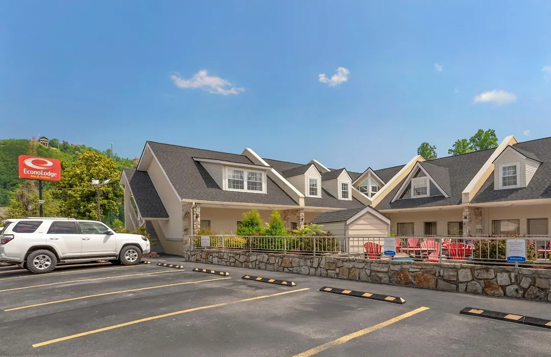 Econo Lodge Inn & Suites Gatlinburg At The Convention Center-1