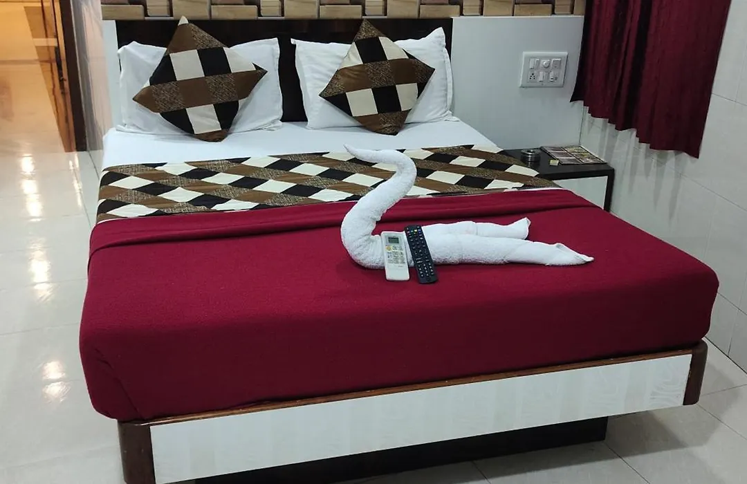 Hotel Metro Plaza Near Barc-1