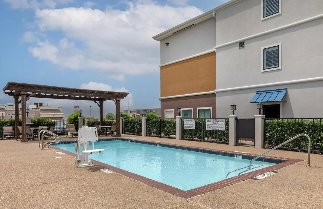 Best Western Plus Denton Inn & Suites-1