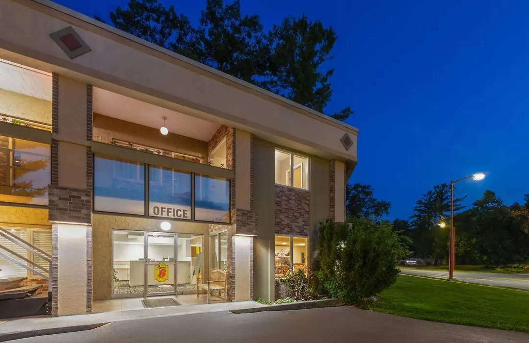 Super 8 By Wyndham Traverse City-1