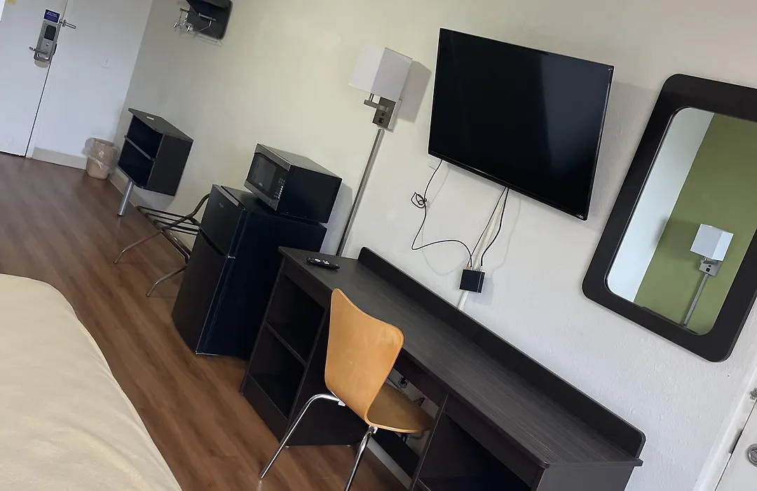 Travelodge By Wyndham Vernon Ct-1