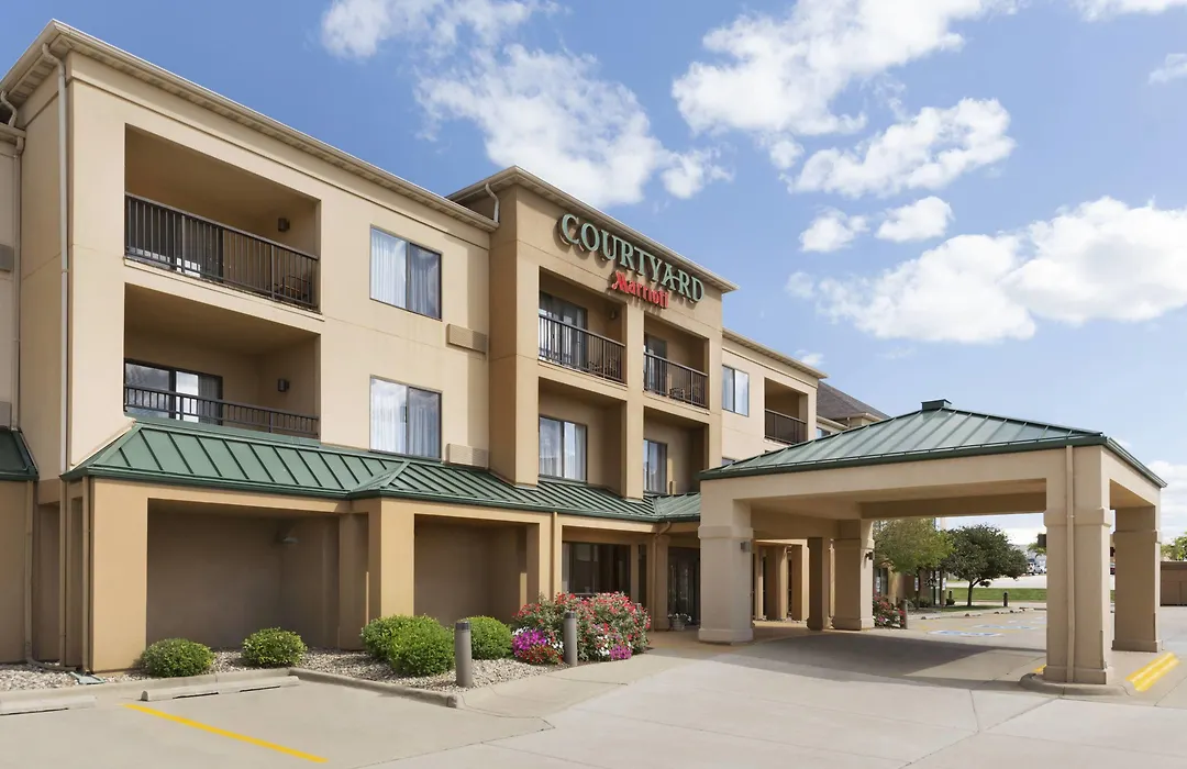 Courtyard By Marriott Bloomington Normal-1