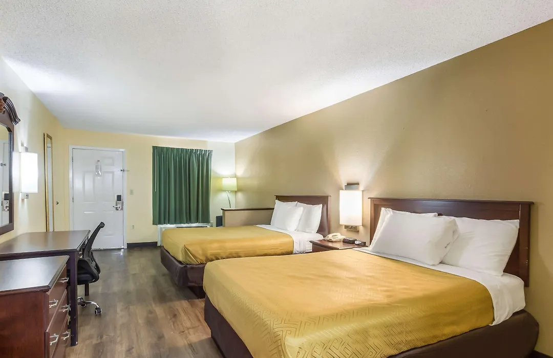 Econo Lodge Clinton - Jackson West-1