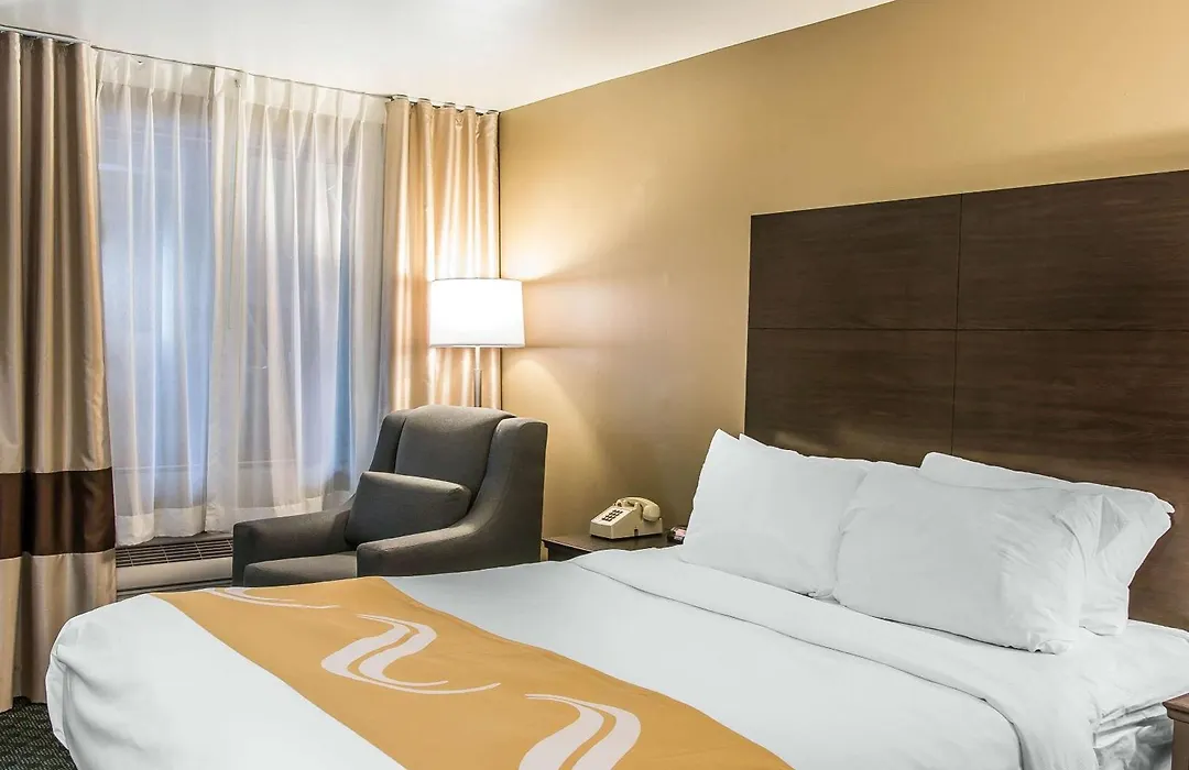 Quality Inn & Suites Houghton Downtown-1